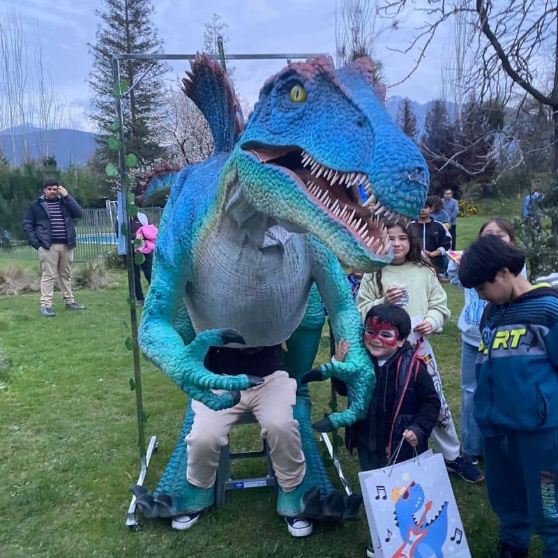 Evento especial con dinosaurio